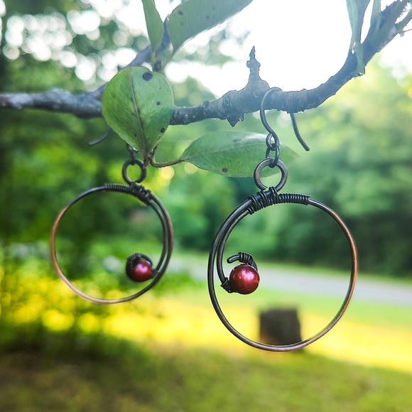 SOLD💍Minimalist Freshwater Pearl Wirewrapped hoops - Picture 9 of 13